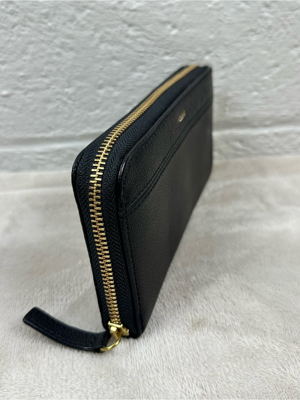 Fossil Black Cowhide Leather Zip Around Wallet Gold Hardware Pebbled Clutch